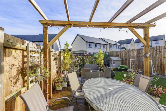 Deck with pergola