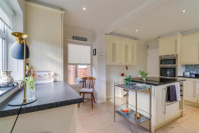 4 bed Detached for sale Image 7