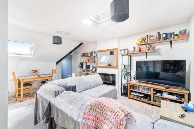 Gorgeous Two Bedroom, Two Storey Apartment Close to the Seafront photo 4
