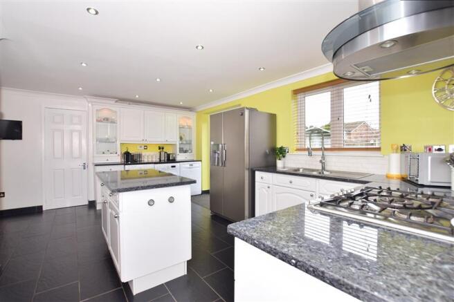Kitchen/Breakfast Area