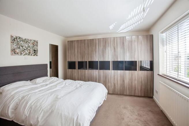 4 bed Detached for sale Image 10
