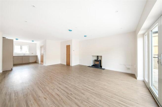 3 bed Semi-Detached for sale Image 6