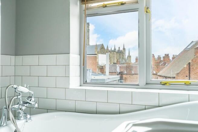 3 bed Apartment for sale Image 7