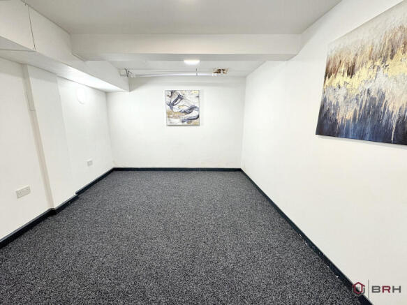14 bed Block of Apartments for sale Image 11