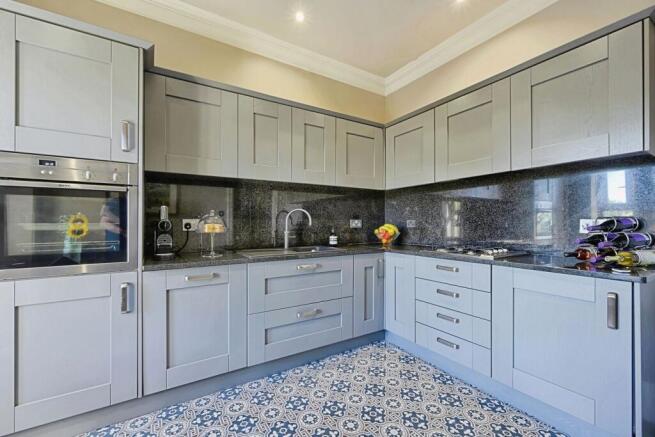 2 bed Apartment for sale Image 6