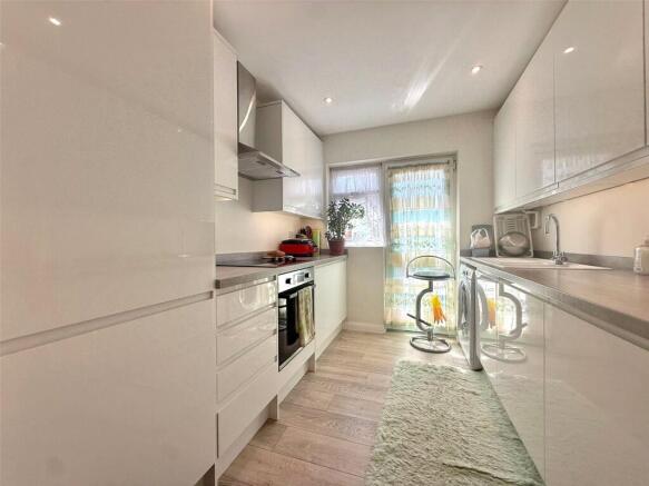 Longmeadow, Frimley, Surrey, GU16 photo 4