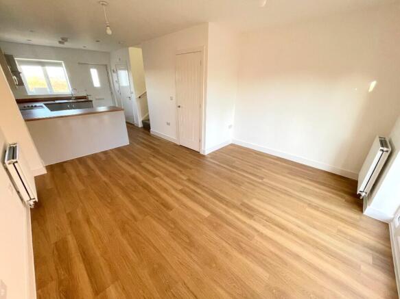 2 bed Semi-Detached to rent Image 4