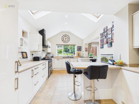 cam03830g0pr0277still012