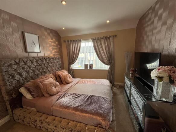 3 bed Semi-Detached for sale Image 12