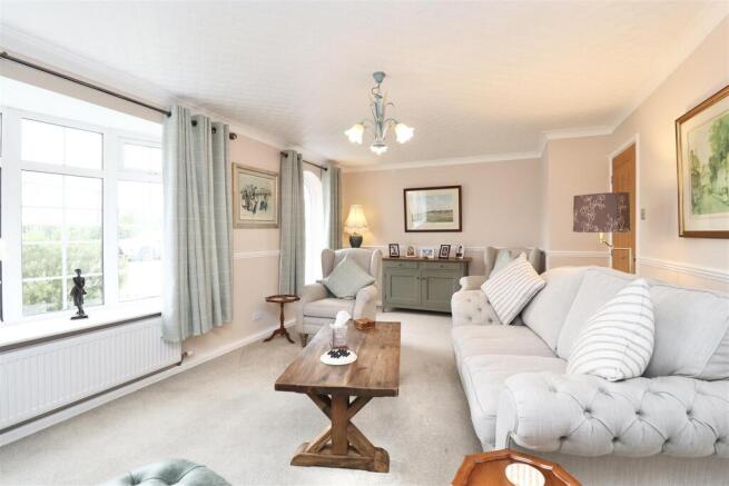 4 bed Detached for sale Image 9
