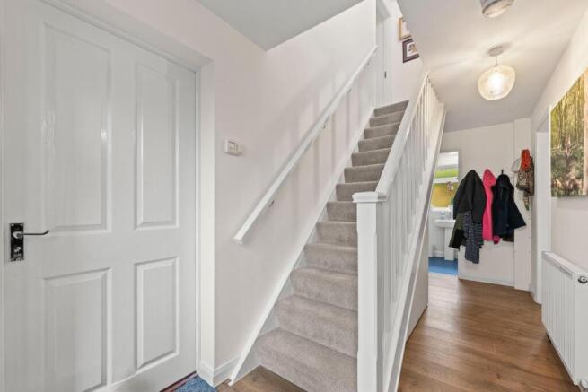 ENTRANCE HALL 02.jpg