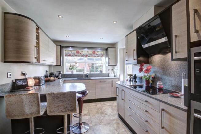 Kitchen & Breakfast Room.jpg