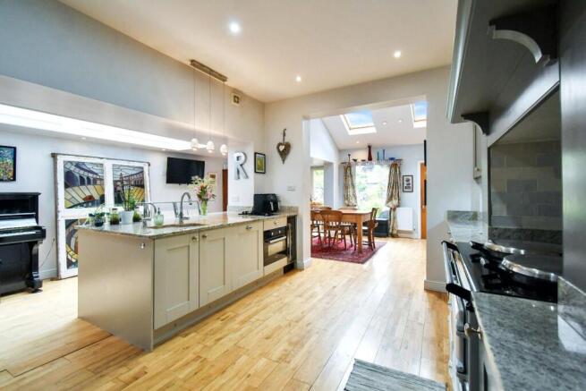 4 bed Terraced for sale Image 7