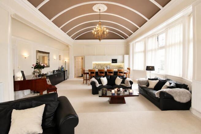 2 bed Ground Flat for sale Image 4