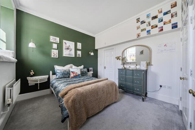 Main Bedroom..jpg