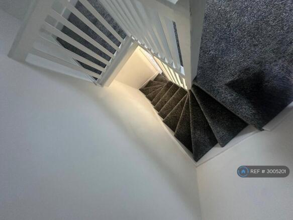 2 bed Terraced to rent Image 8