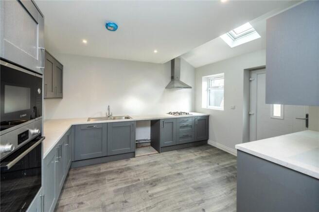 5 bed Semi-Detached for sale Image 6