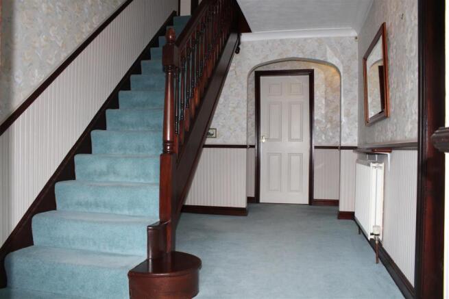ENTRANCE HALL/STUDY AREA