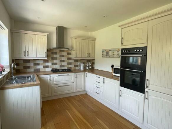 Kitchen2.jpg