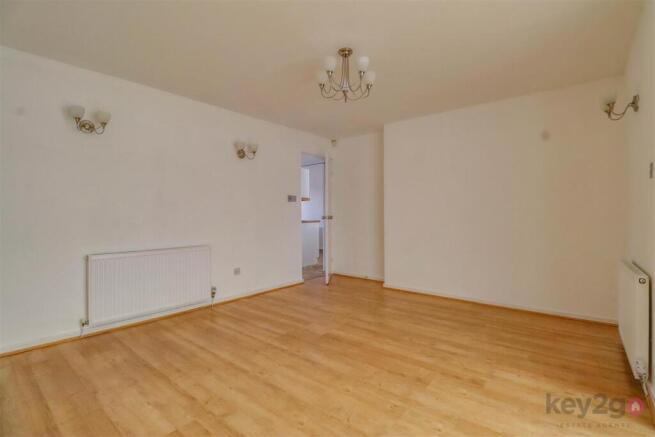 4 bed Detached for sale Image 9