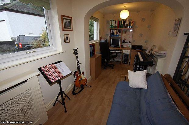 Bedroom 3/ Study