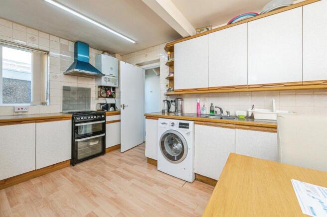 4 bed Semi-Detached for sale Image 5
