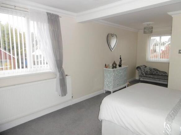 Master Bedroom (en suite)