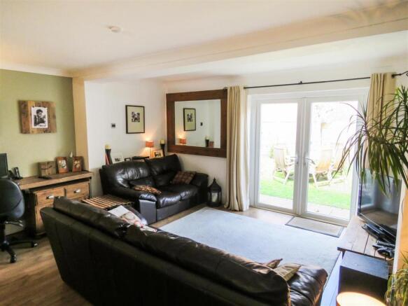 SITTING/DINING ROOM