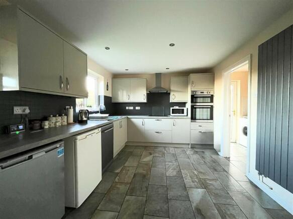 kitchen edited-2.jpg
