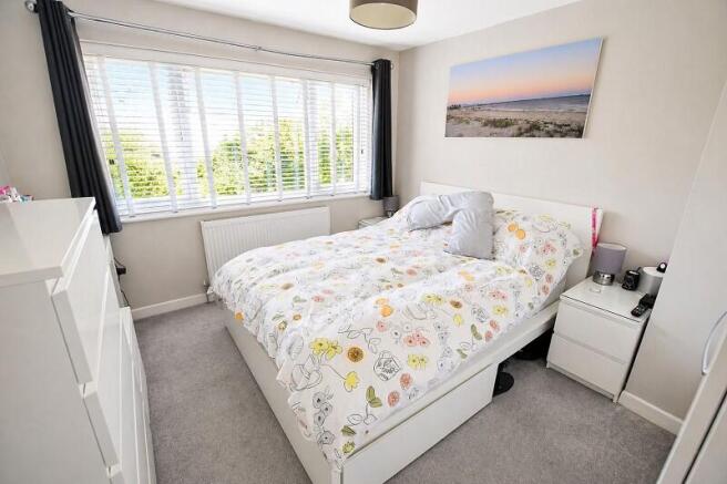 Lymington Road, New Milton, Hampshire. BH25 6PG photo 5