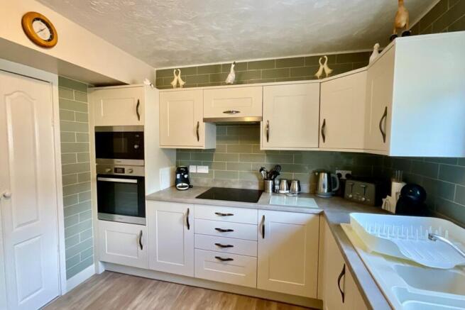 2 bed Flat for sale Image 5