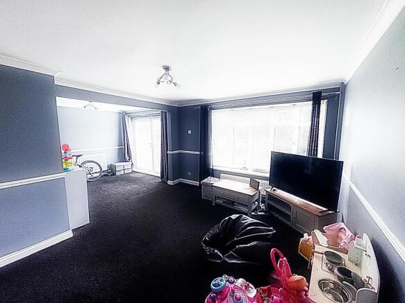 Lounge/Dining Area