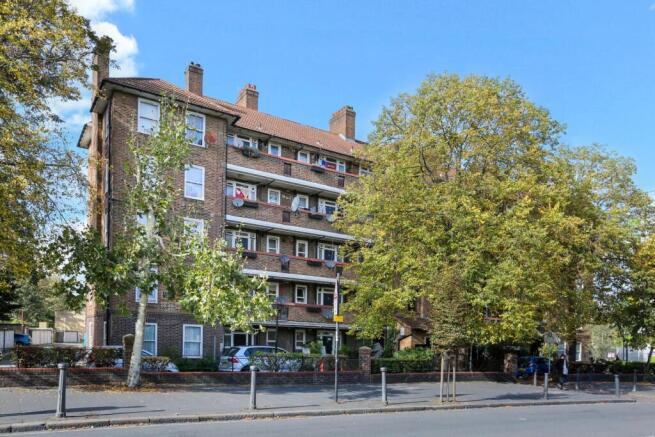 3 Bedroom Flat in SE5 9QA
