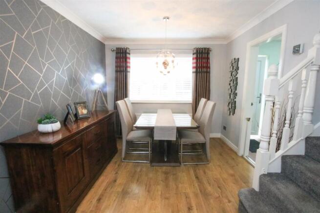 OPEN PLAN LIVING/ DINING ROOM