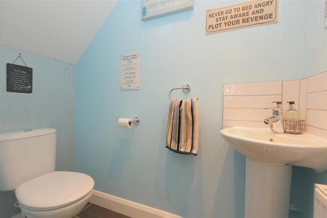 4 bed Detached for sale Image 11