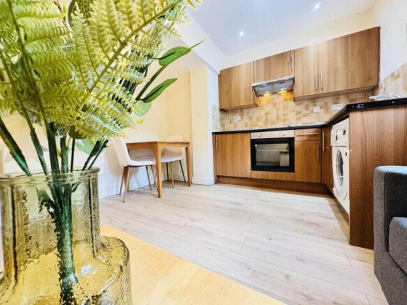 Lounge Kitchen (13)