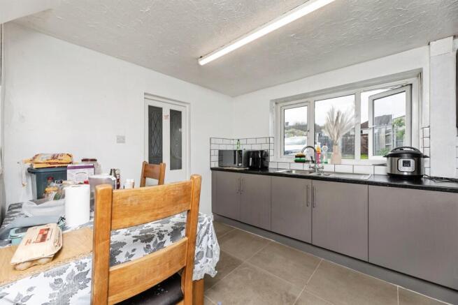 3 bed Semi-Detached for sale Image 6