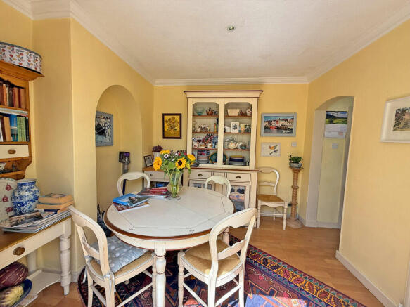 4 bed Semi-Detached for sale Image 5