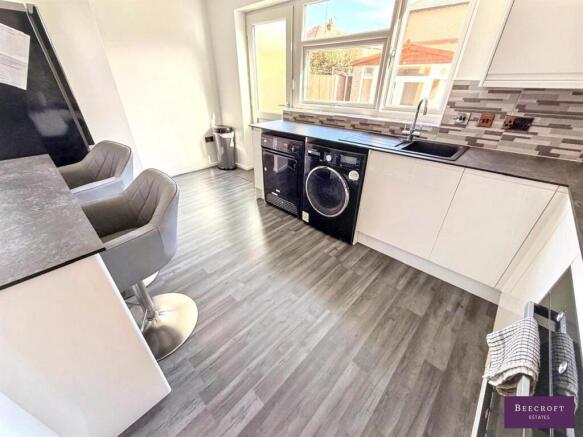 2 bed Detached for sale Image 6