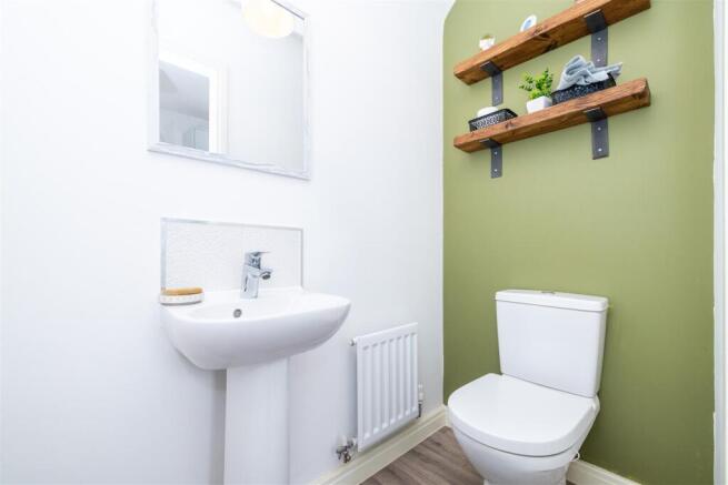 4 bed Detached for sale Image 7