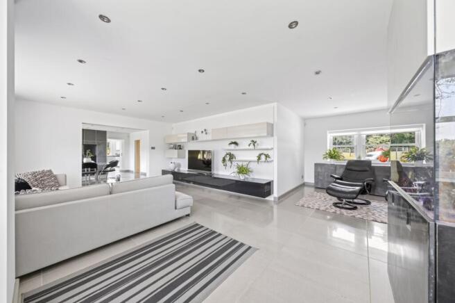 4 bed Detached for sale Image 5