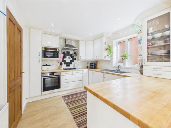 Kitchen: