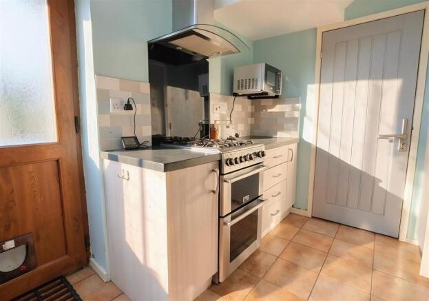 3 bed Semi-Detached for sale Image 11