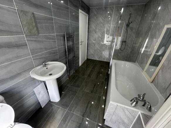 3 bed Terraced to rent Image 4