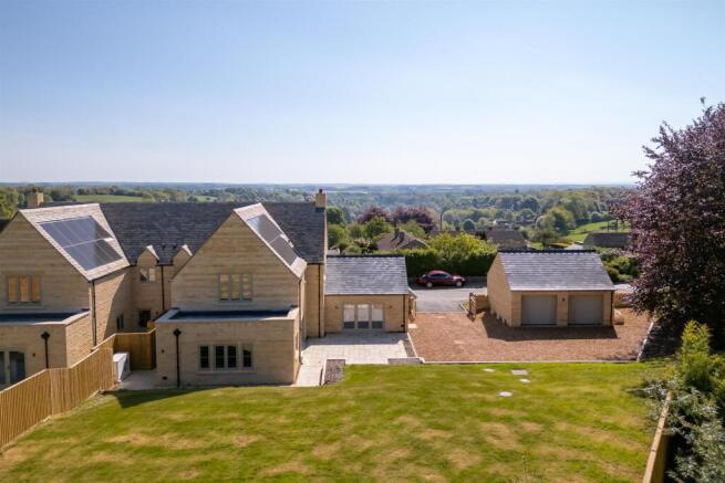 81 - Chaddesworth House - GL54 4NE - Web.jpg