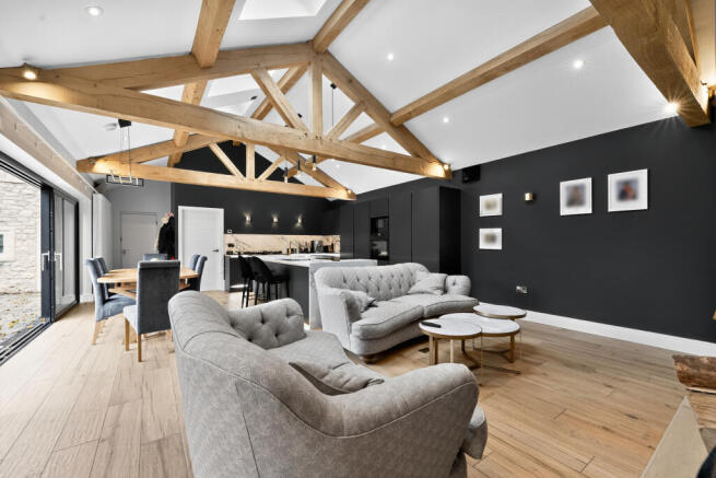 7 bed Detached for sale Image 12
