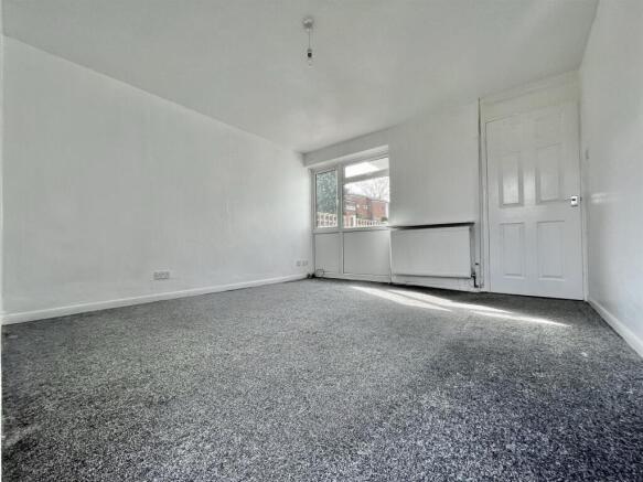 141 Blackden Walk Livingroom.jpeg