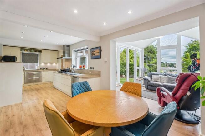 Kitchen/Dining Area