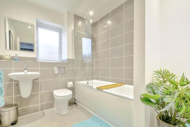 4 bed Detached for sale Image 11