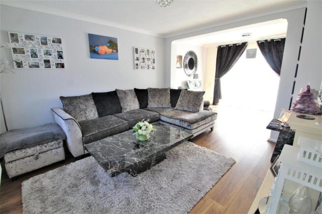 LOUNGE & DINING AREA